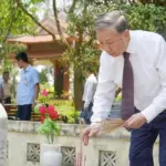 Đồng chí Tô Lâm, Tổng Bí thư, Chủ tịch nước dâng hương tại Nghĩa trang liệt sĩ quốc gia Trường Sơn