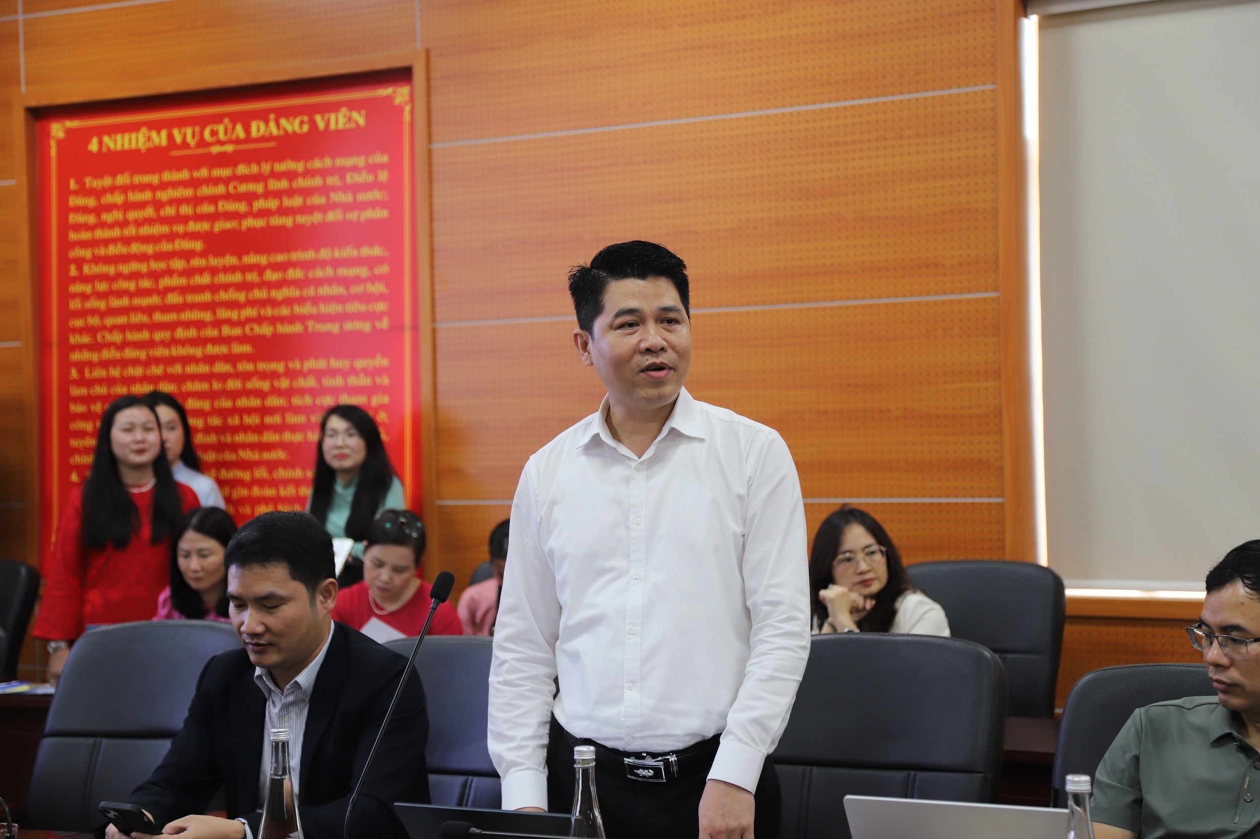 11-phat-bieu-tai-thoa-luan-2-1778775088.jpg