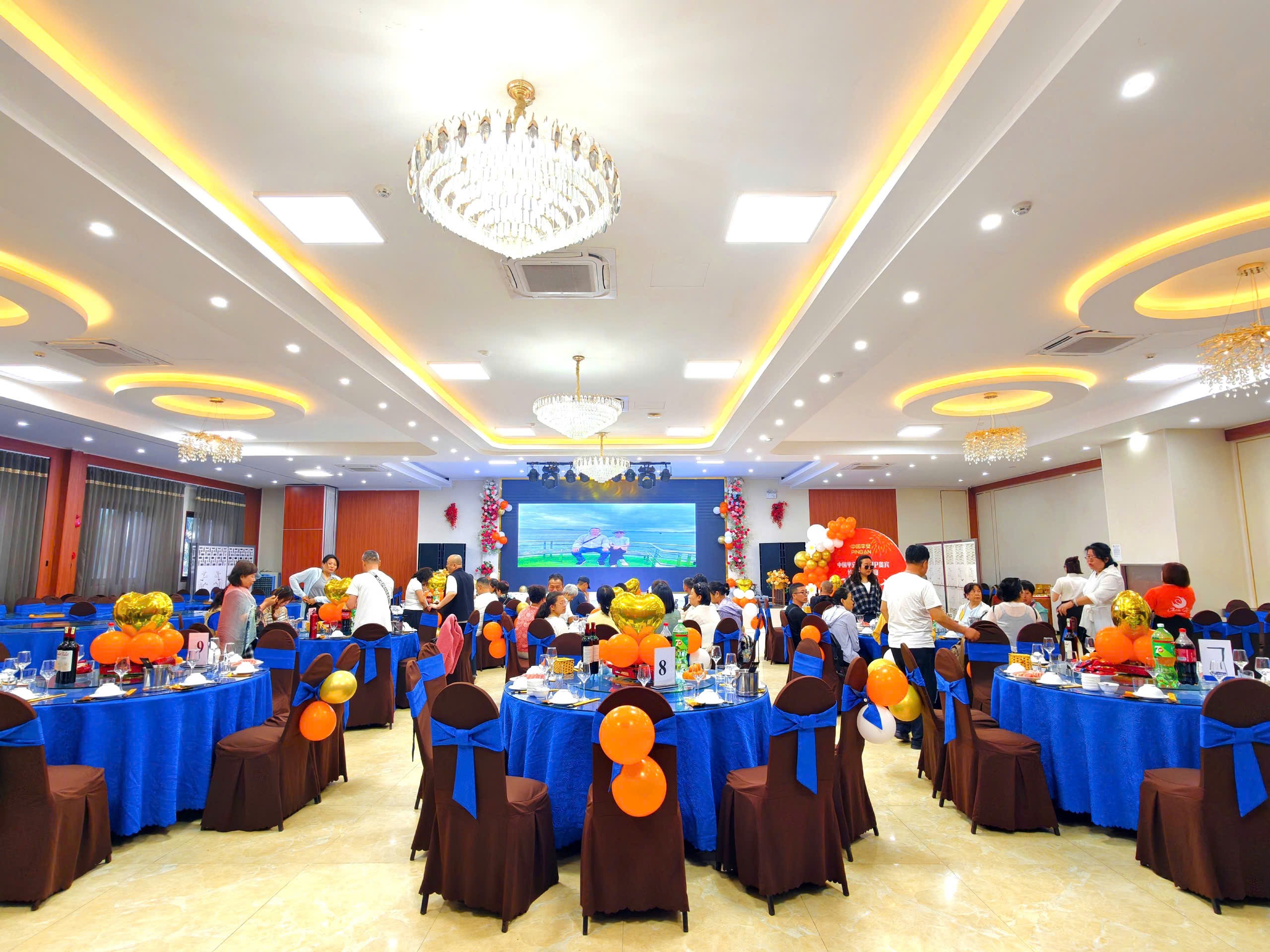 3-khach-thien-nga-1778505780 3-khach-thien-nga-1778505780.jpg