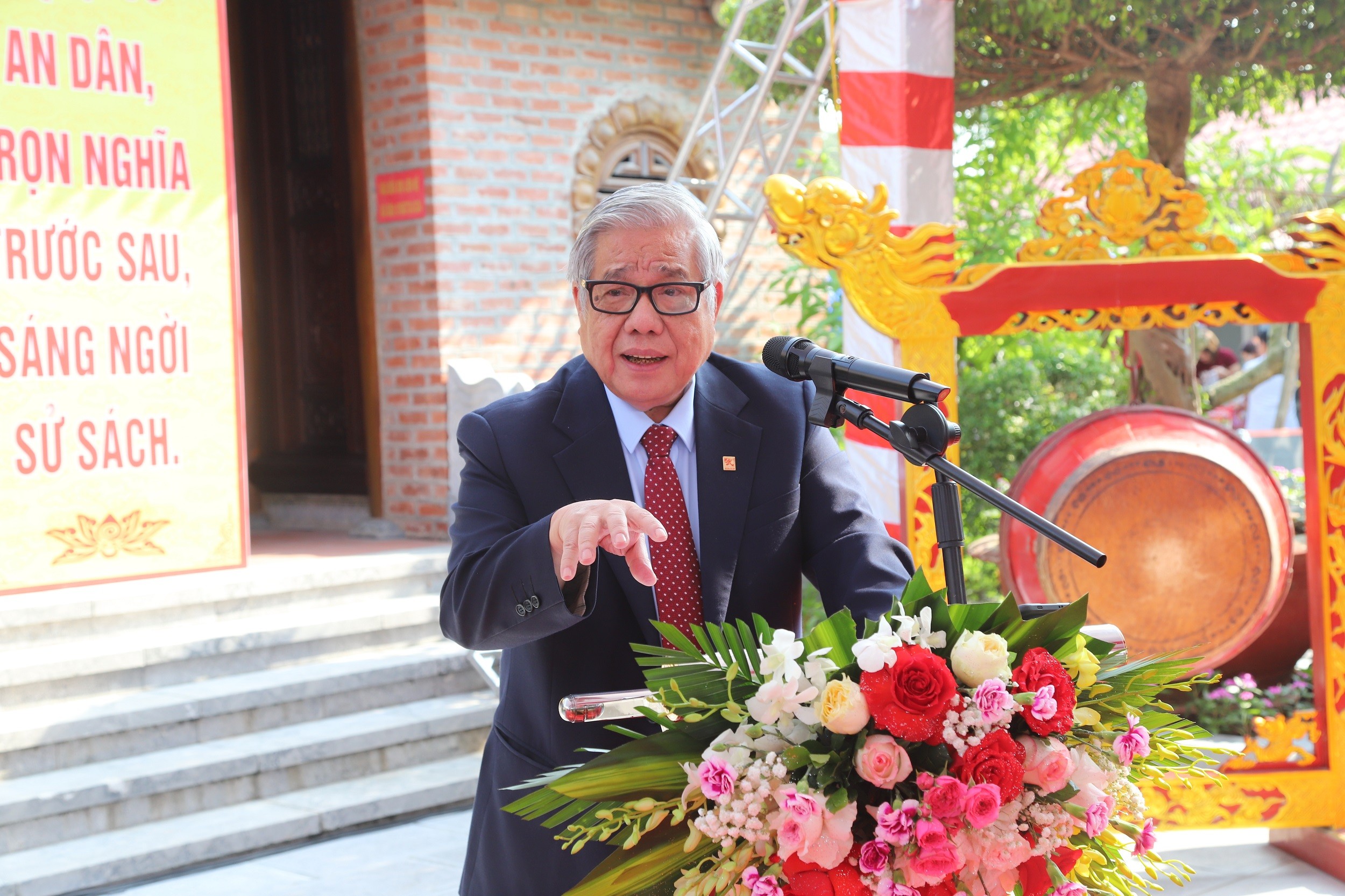 3b-giao-su-giang-1777696467 3b-giao-su-giang-1777696467.jpg