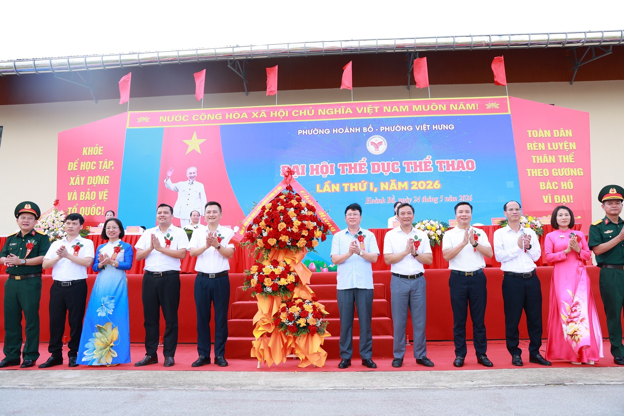 hai-phuong-tang-hoa-1779811309 hai-phuong-tang-hoa-1779811309.jpg