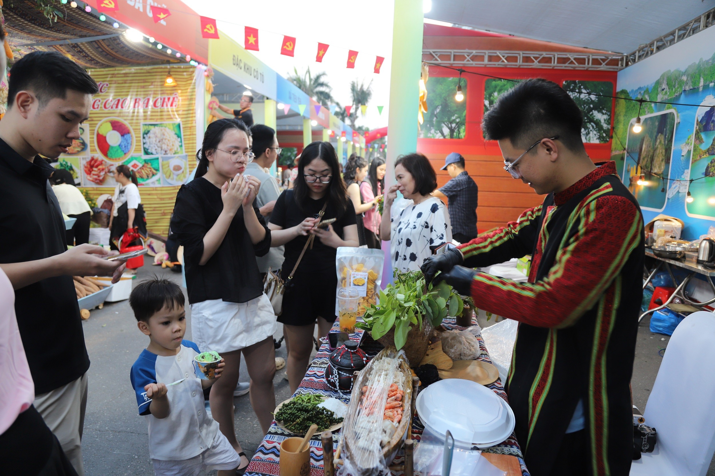 mon-an-dac-san-100-loai-la-rung-tay-nguyen-1777213736 mon-an-dac-san-100-loai-la-rung-tay-nguyen-1777213736.jpg