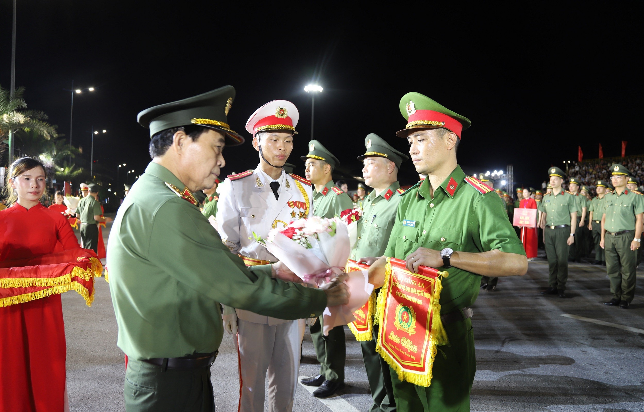tang-tang-hoa-1779638514 tang-tang-hoa-1779638514.jpg