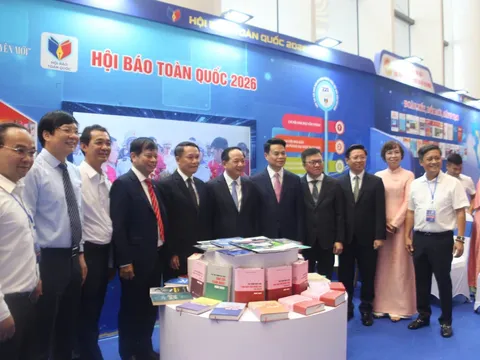 Lãnh đạo Đảng, Nhà nước tham quan không gian trưng bày tại Hội Báo toàn quốc 2026