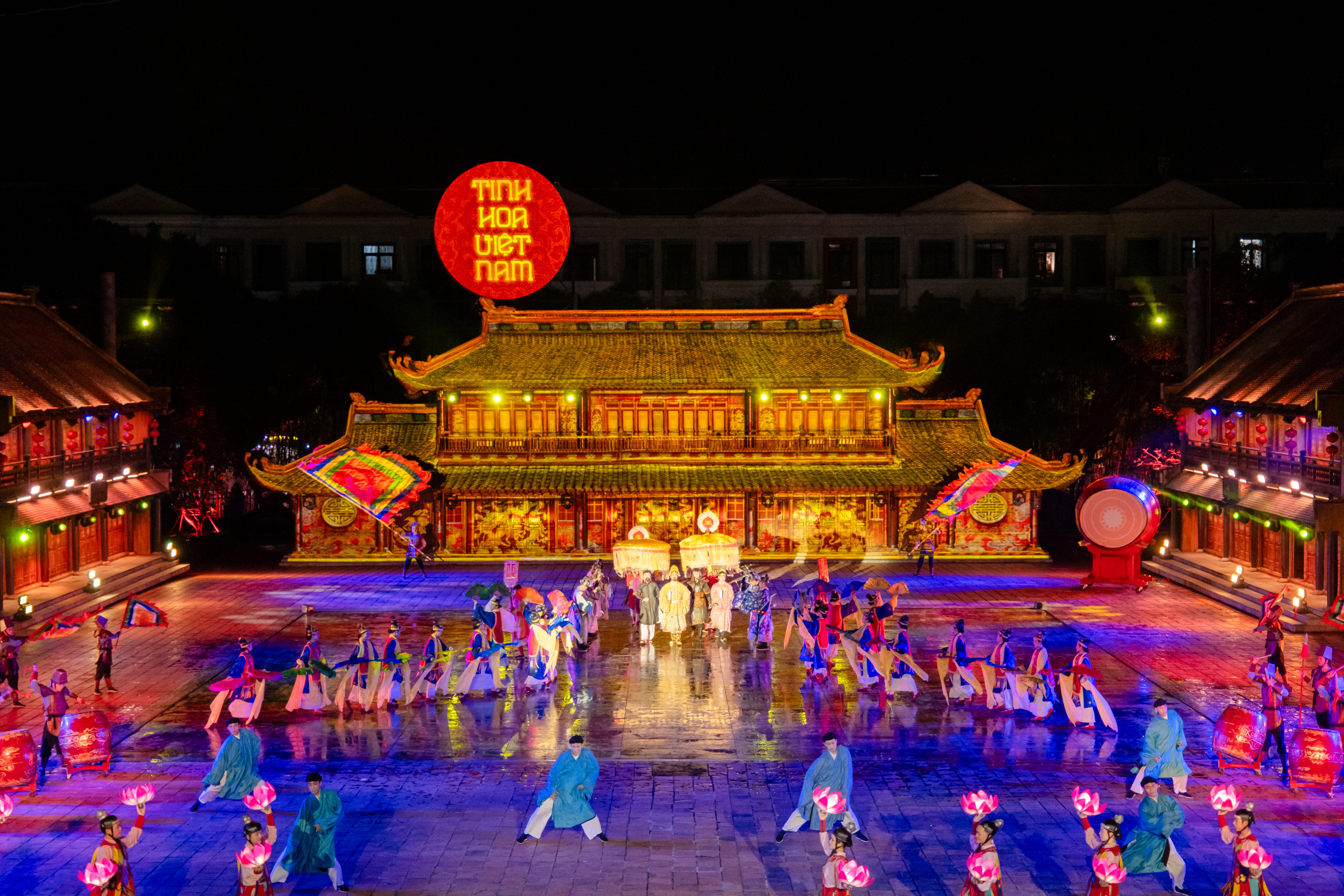 a7-nhung-show-dien-quy-mo-lon-tro-thanh-mot-phan-khong-the-thieu-cua-trai-nghiem-du-lich-ve-dem-tai-phu-quoc-1782114739 a7-nhung-show-dien-quy-mo-lon-tro-thanh-mot-phan-khong-the-thieu-cua-trai-nghiem-du-lich-ve-dem-tai-phu-quoc-1782114739.jpg