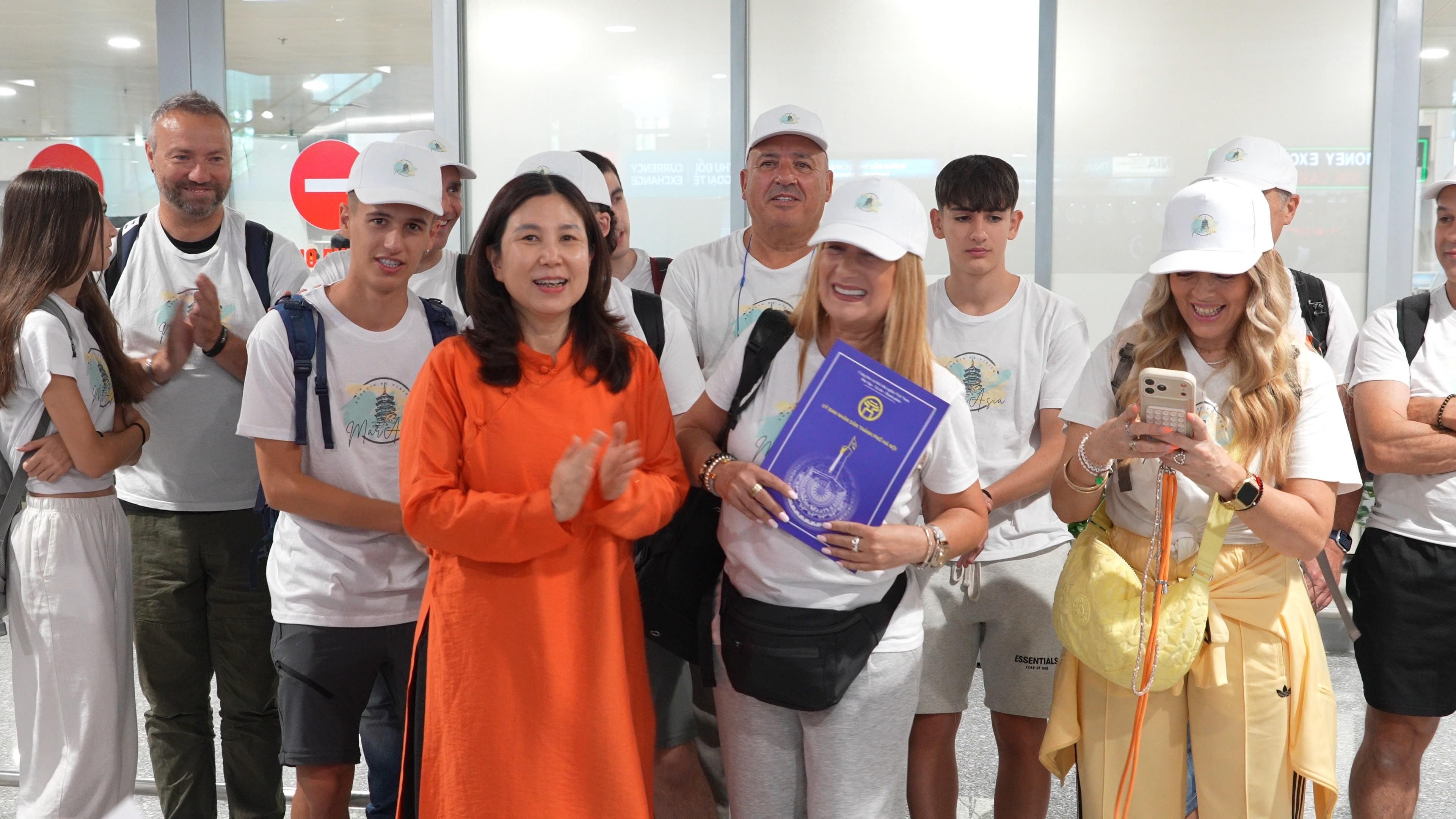 khach-giang-1783440465.jpg