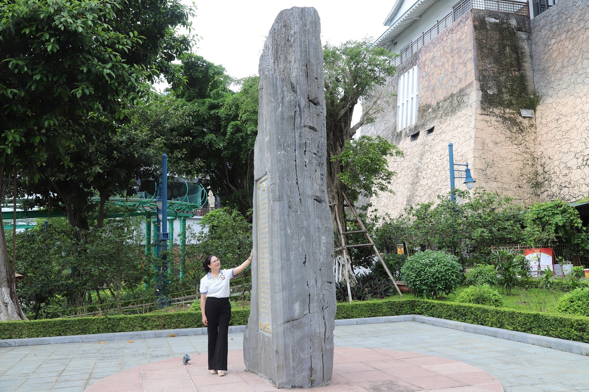 tang-da-khac-bia-2-1784385242.jpg