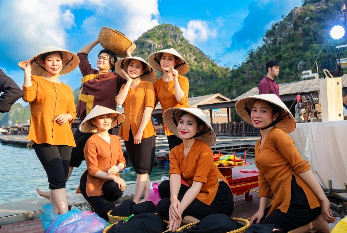 mot-ngay-lam-nhu-dan-1787146902 mot-ngay-lam-nhu-dan-1787146902.png