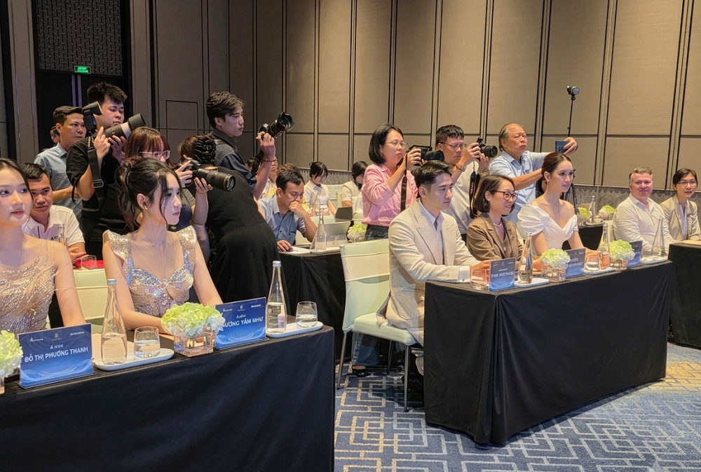 nha-bao-tac-nghiep2-1785939765 nha-bao-tac-nghiep2-1785939765.png