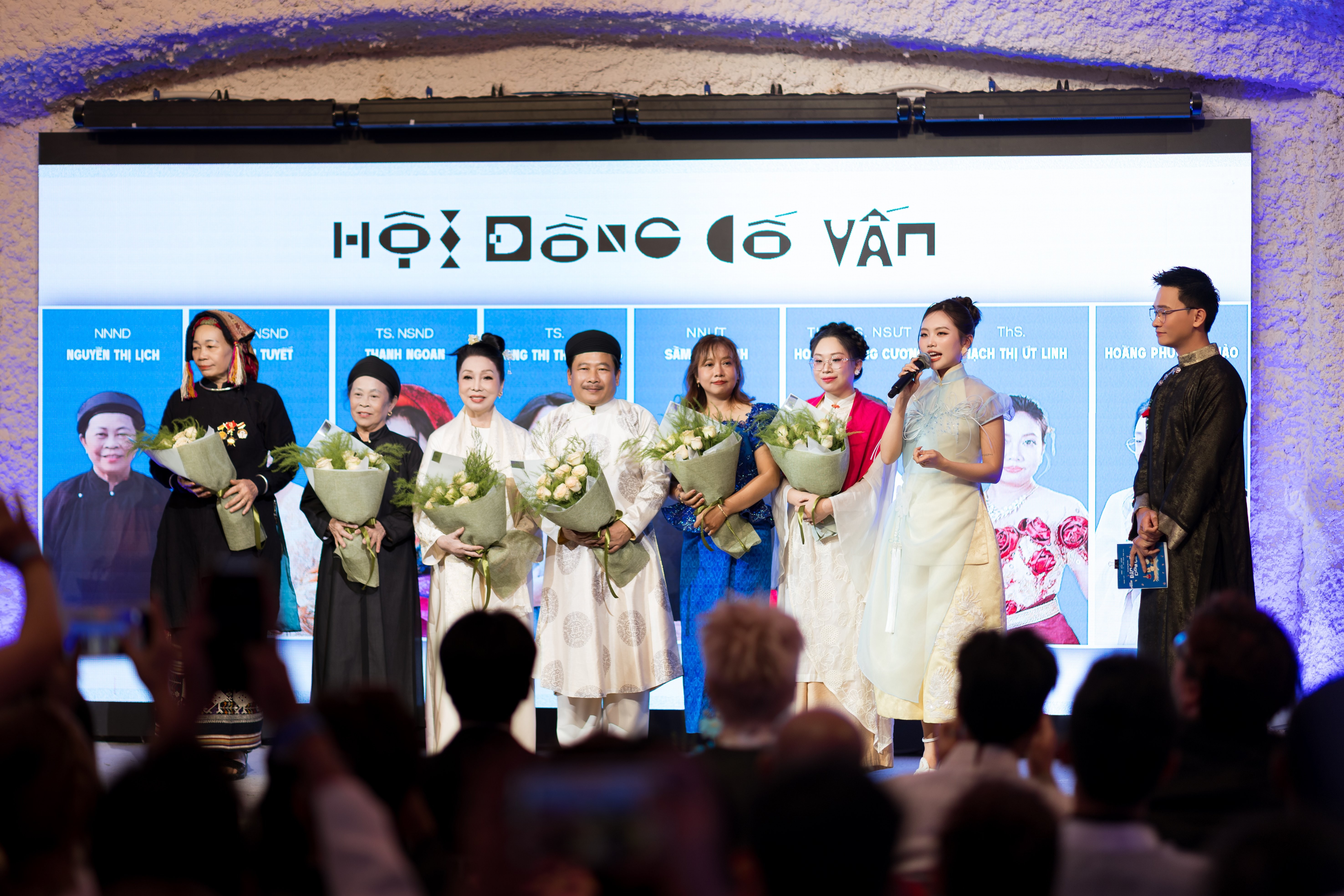 phuong-my-chi-dan-choi-dan-ca-1-1787671522 phuong-my-chi-dan-choi-dan-ca-1-1787671522.jpeg