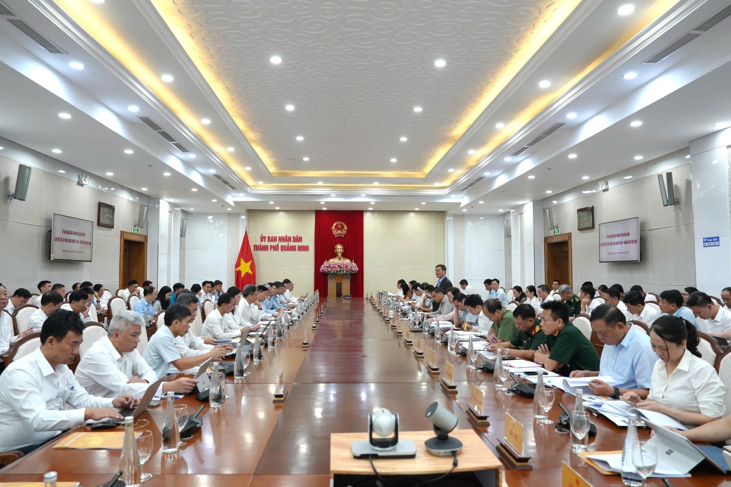 quang-canh-hop-1789999198 quang-canh-hop-1789999198.jpg