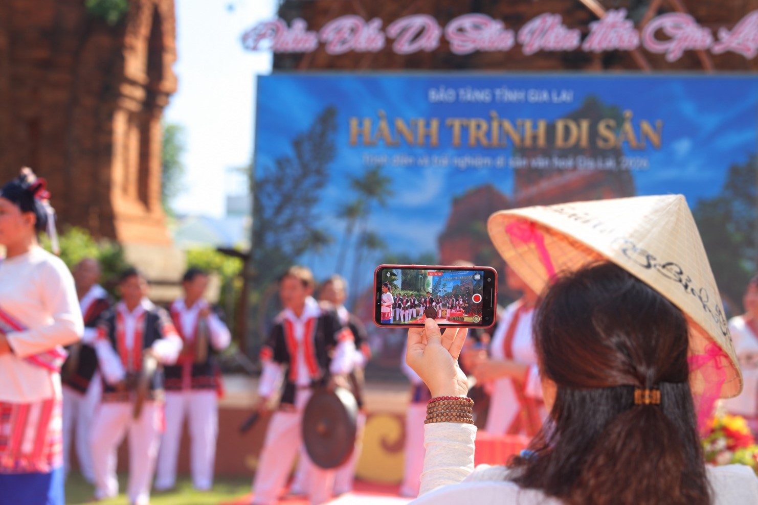 hanh-trinh-di-san-thap-doi-10-1792837317 Lưu lại những khoảnh khắc ấn tượng.