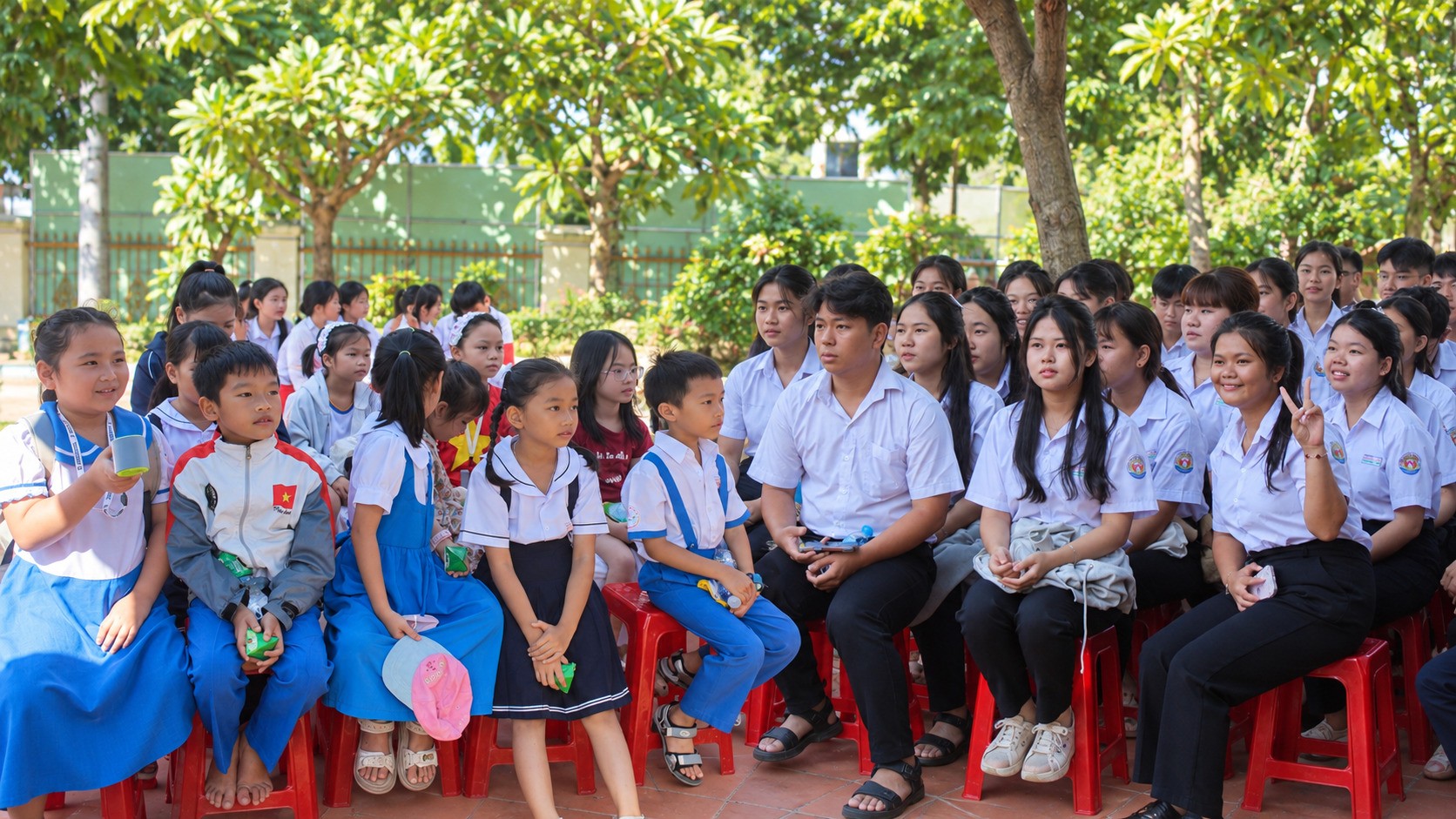 hanh-trinh-di-san-thap-doi-3-1792836618 Các em học sinh tham dự chương trình.
