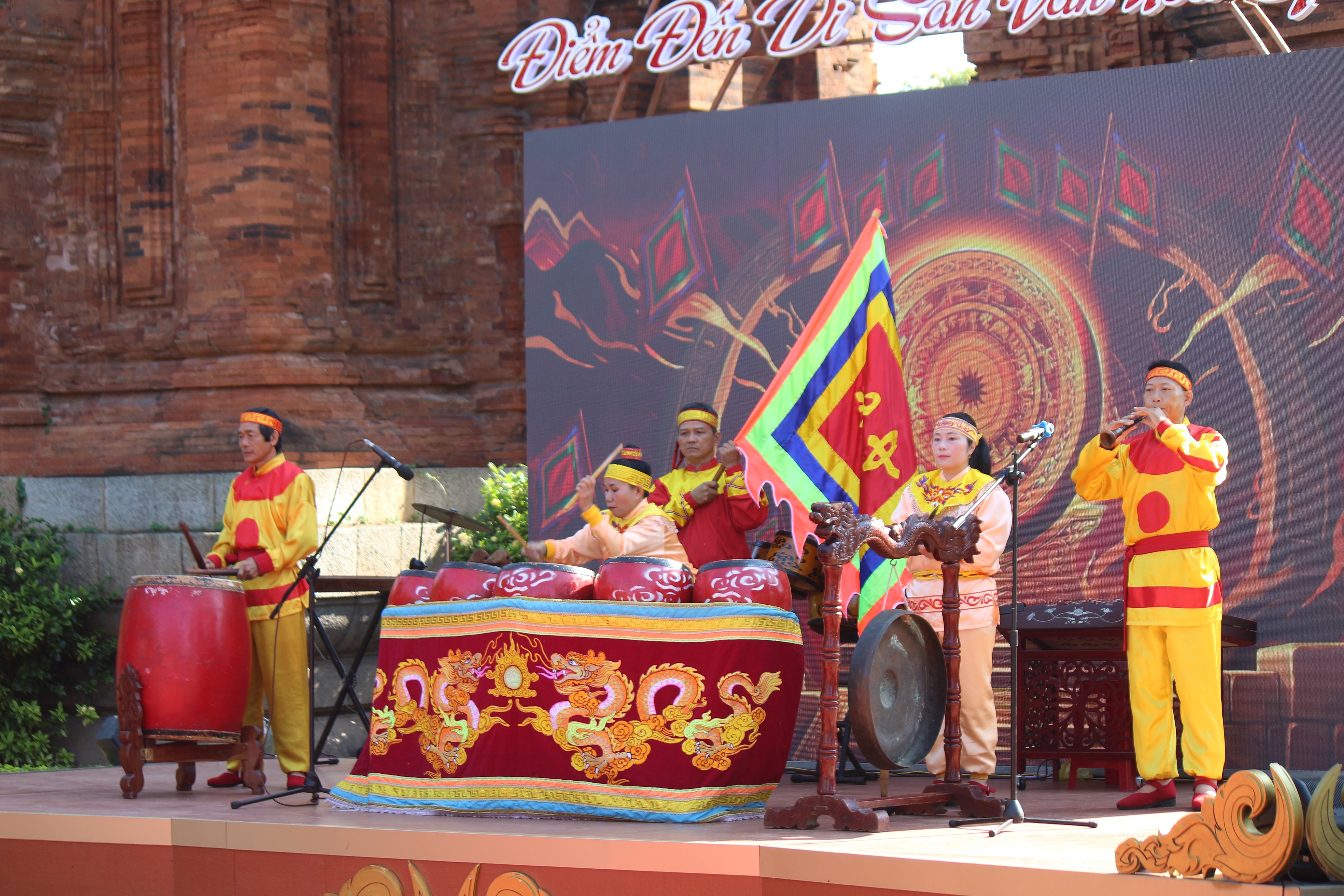hanh-trinh-di-san-thap-doi-4-1792836698 Biểu diễn Nhạc võ Tây Sơn.