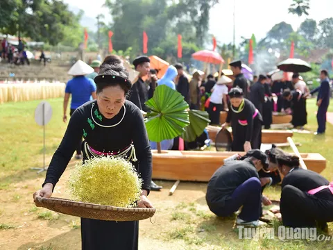 Côn Lôn, Tuyên Quang đón mùa cơm mới trong Lễ hội giã cốm